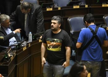 La Provincia de Buenos Aires declaró emergencia económica y enfrenta tensiones con municipios