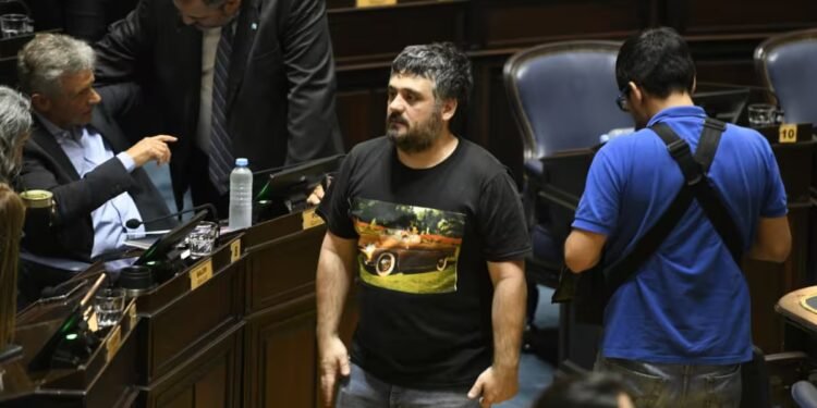 La Provincia de Buenos Aires declaró emergencia económica y enfrenta tensiones con municipios