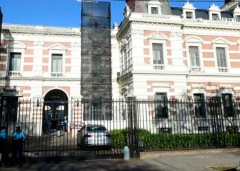 Gobierno de Buenos Aires convoca a gremios para nueva paritaria salarial este martes