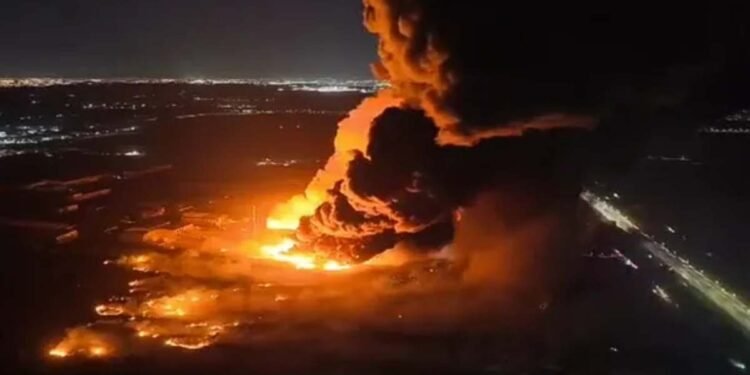 Incendio en parque industrial de la Provincia de Buenos Aires deja 20 heridos y varias explosiones