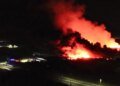 Investigan incendio que arrasó naves en el Parque Industrial de Ezeiza y dejó heridos