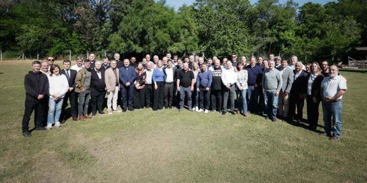 Los intendentes bonaerenses respaldan a Axel Kicillof ante críticas de Kirchner