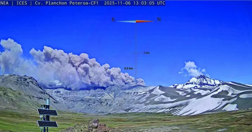 Volcán Planchón-Peteroa lanza columna de ceniza y genera inquietud en Mendoza