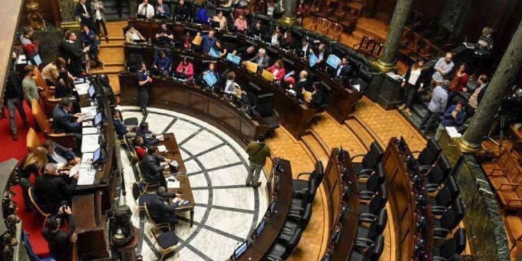 La Legislatura bonaerense interrumpe debate sobre endeudamiento: ¿qué se negocia en silencio?