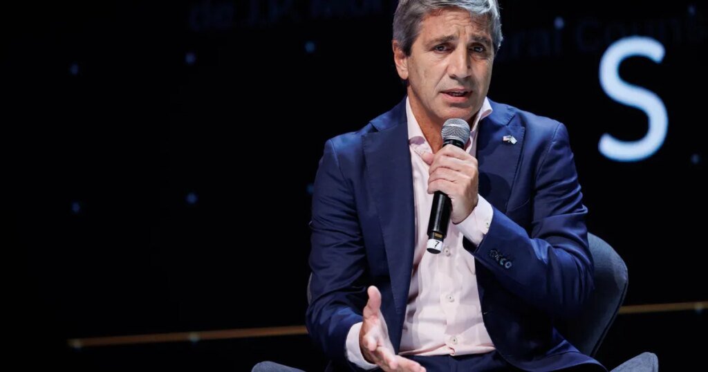 Caputo asegura que no hay acuerdo con bancos para el auxilio de 20.000 millones de dólares