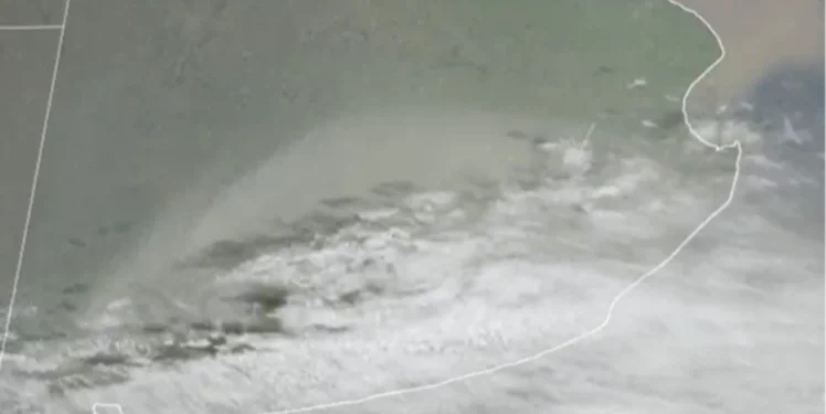 Polvo en suspensión afecta la visibilidad en el sur de Buenos Aires y se disipará esta tarde