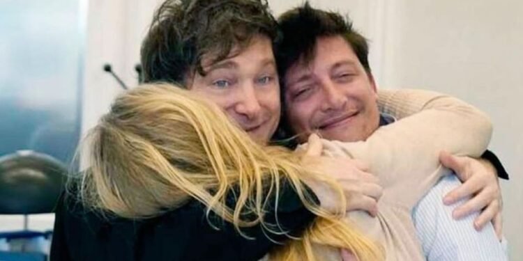 Milei reestructura su Gabinete y Santiago Caputo podría ser “superministro”