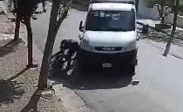 Motociclista fallece en Azul tras accidente con camión; investigan posible homicidio culposo