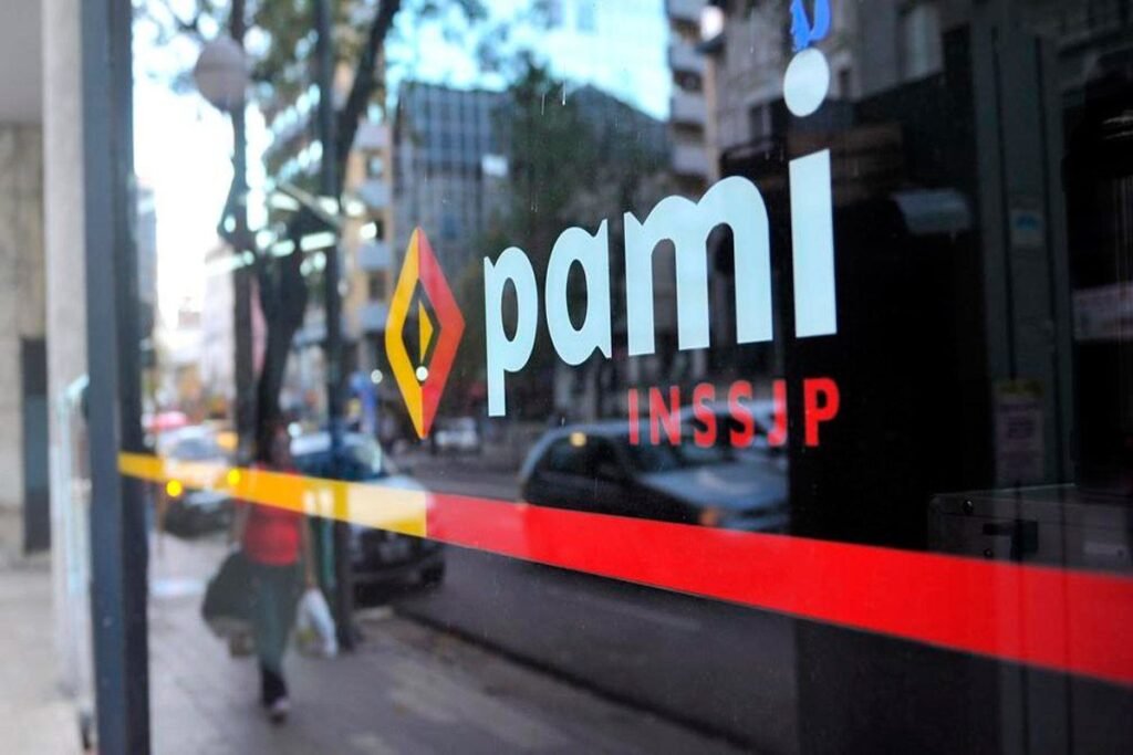 PAMI enfrenta demoras en entrega de pañales y familias deben reclamar por el servicio