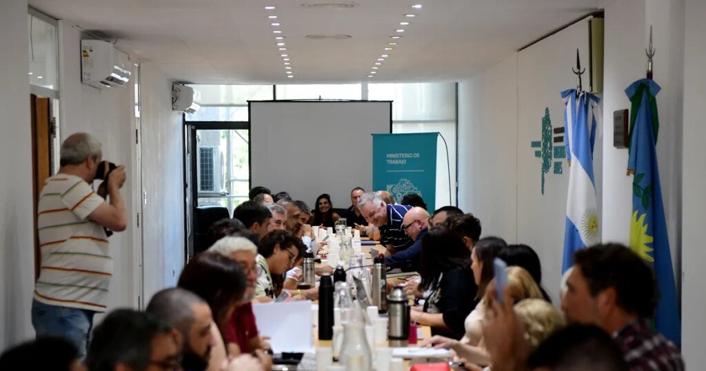 Gremios estatales se reunieron con la Provincia pero no recibieron oferta salarial