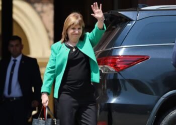 Bullrich se reúne con la UCR para definir agenda de sesiones extraordinarias en el Senado