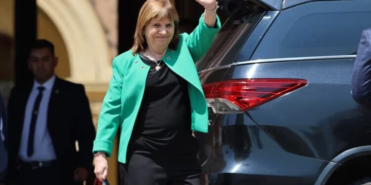 Bullrich se reúne con la UCR para definir agenda de sesiones extraordinarias en el Senado