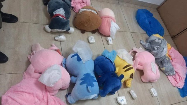 Detuvieron a pasajera en Tucumán con peluches rellenos de más de 2 kilos de cocaína