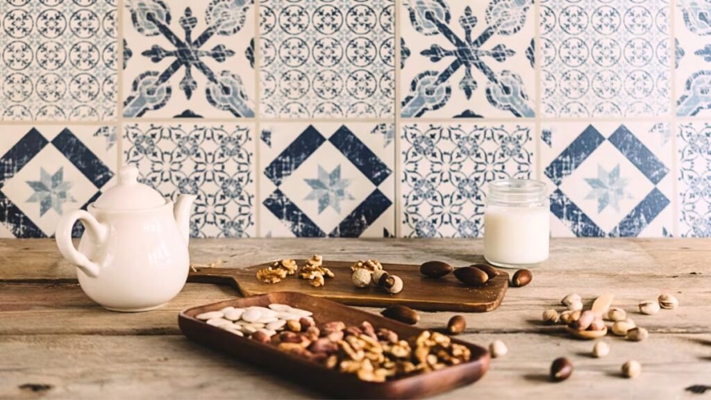 Truco casero para limpiar azulejos y evitar insectos en la cocina