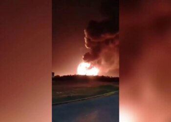 Una fuerte explosión sacudió un polo industrial cerca del aeropuerto en Ezeiza