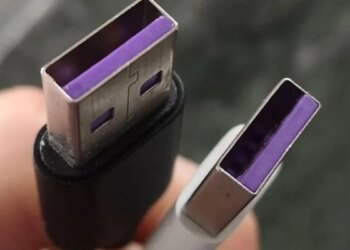 El USB 3.1 morado permite transferencias más rápidas y carga eficiente de dispositivos