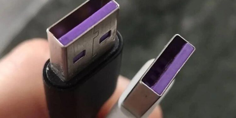 El USB 3.1 morado permite transferencias más rápidas y carga eficiente de dispositivos