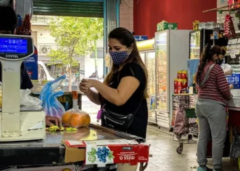 Las ventas minoristas pymes cayeron 4% interanual, pero comerciantes esperan mejorar en 2026