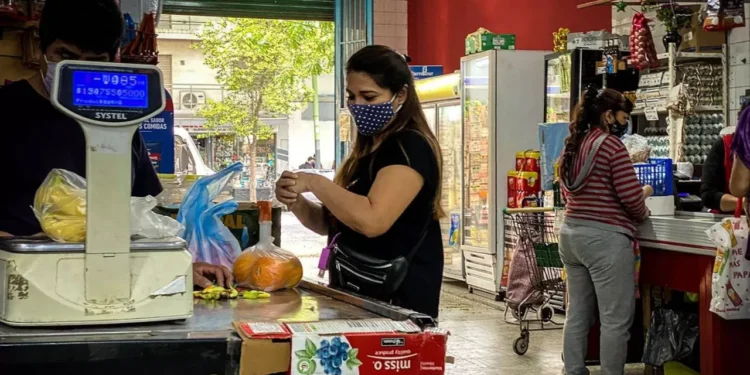 Las ventas minoristas pymes cayeron 4% interanual, pero comerciantes esperan mejorar en 2026