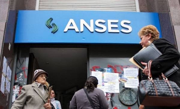Calendario de pagos ANSES: ¿Cuándo cobran jubilados, pensiones y AUH en diciembre?