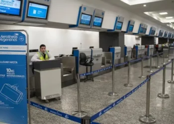 Controladores aéreos inician nuevo paro hoy: vuelos nacionales suspendidos de 16 a 19