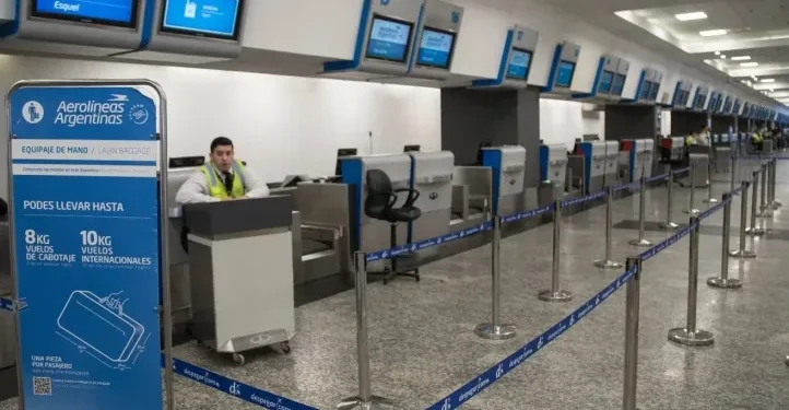 Controladores aéreos inician nuevo paro hoy: vuelos nacionales suspendidos de 16 a 19
