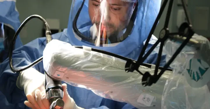 Cadera y rodilla: la cirugía robótica se prepara para revolucionar el futuro cercano