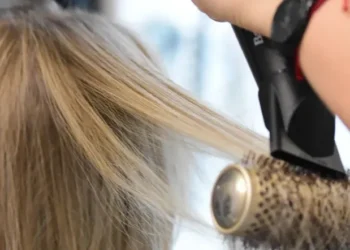 La ANMAT prohíbe productos capilares peligrosos que contienen formol en su composición