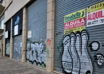 El cierre de casi 30 empresas diarias lleva a la Argentina a perder 260.000 empleos en 22 meses