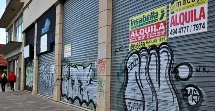 El cierre de casi 30 empresas diarias lleva a la Argentina a perder 260.000 empleos en 22 meses