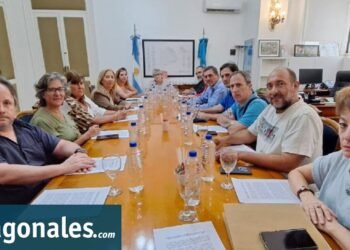 Docentes bonaerenses reclaman reapertura de paritarias ante la nueva directora de Educación