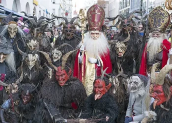 Krampus resurge en la Navidad: la inquietante figura que castiga a los desobedientes