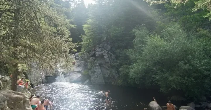 Tragedia en Córdoba: un hombre se ahoga en la cascada de La Cumbrecita mientras nadaba