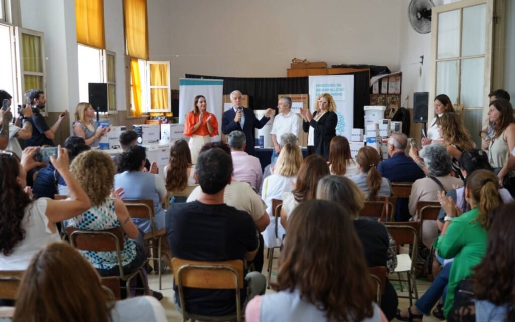 La Plata recibió equipamiento escolar para 29 escuelas: mejora en la educación infantil