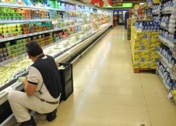 Nuevo acuerdo paritario eleva ingresos de empleados de comercio y refuerza poder adquisitivo