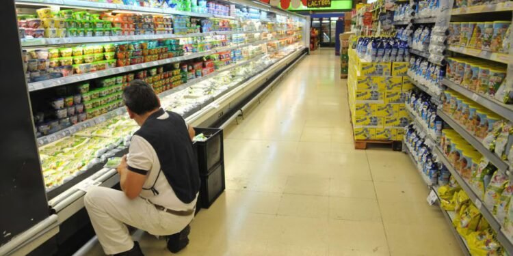 Nuevo acuerdo paritario eleva ingresos de empleados de comercio y refuerza poder adquisitivo