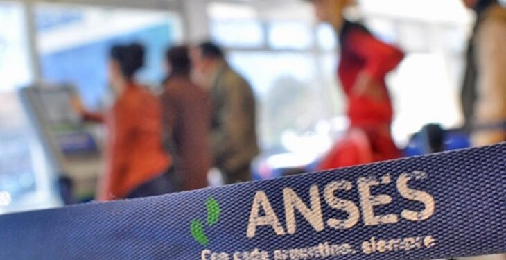 ¿Qué cambios trae la nueva resolución sobre los pagos de AUH y AUE en Argentina?