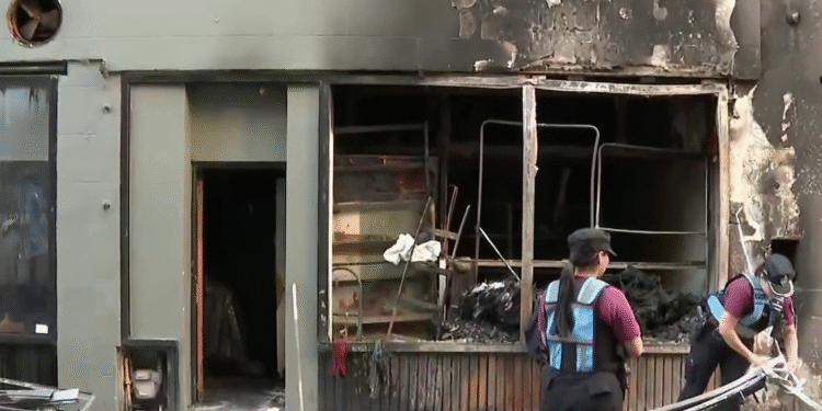 Incendio en Monserrat: un contenedor desató el fuego y evacuaron un hotel con 18 asistidos