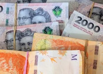 Sindicato bancario firma acuerdo para aumento salarial y bono de fin de año en paritarias 2025