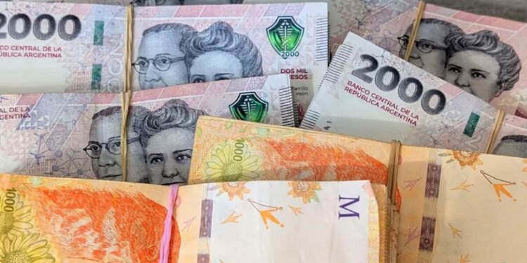 Sindicato bancario firma acuerdo para aumento salarial y bono de fin de año en paritarias 2025