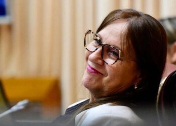 Zulma Reina acuerda paritaria con bonos para trabajadores de la Legislatura de Neuquén