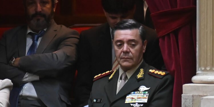 Milei designó nuevas cúpulas militares: el Ejército y la Armada tienen nuevos líderes