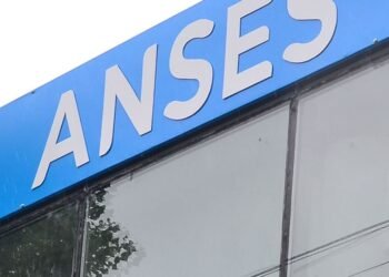 AUH: ¿cuándo y cuánto se cobrará el extra de $52.000 en enero de 2026?