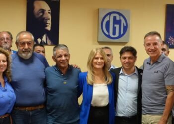 La CGT se reunió con Kicillof: inquietudes por la reforma laboral y el impacto económico de Milei