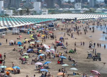 Verano 2026: ¿Cariló o Miami? El dilema de las vacaciones para las familias argentinas