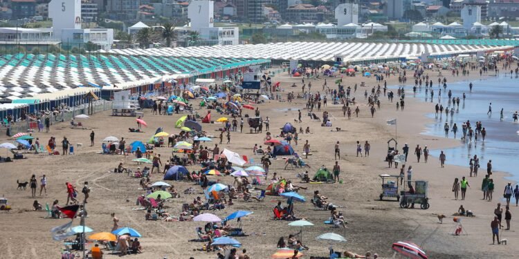Verano 2026: ¿Cariló o Miami? El dilema de las vacaciones para las familias argentinas