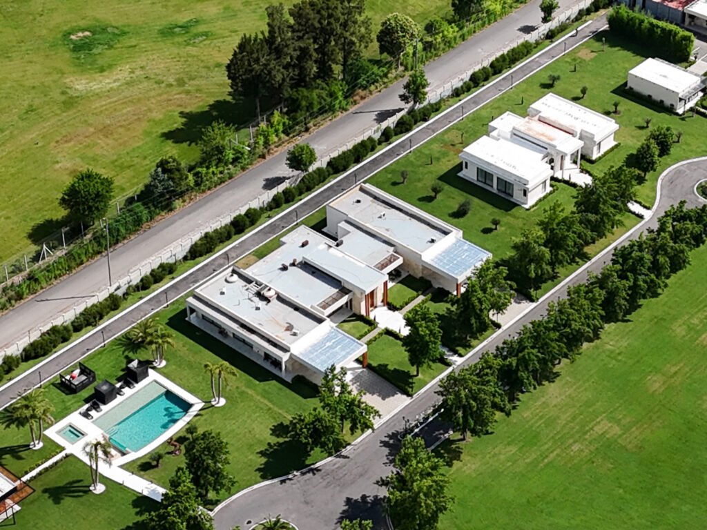 Ordenan prohibición de salida y congelan cuentas de testaferros de Tapia y Toviggino