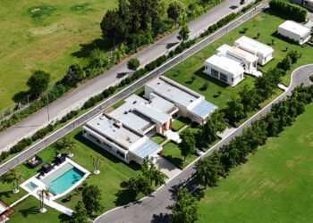 Ordenan prohibición de salida y congelan cuentas de testaferros de Tapia y Toviggino