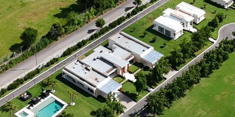 Ordenan prohibición de salida y congelan cuentas de testaferros de Tapia y Toviggino