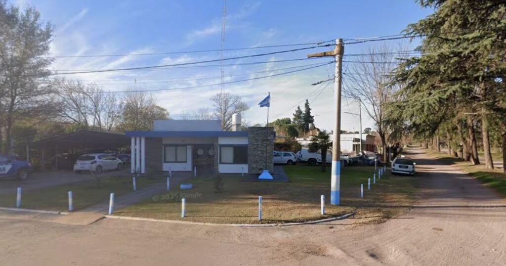 Hallan a joven muerta bajo su cama en Córdoba: su madre es la principal sospechosa